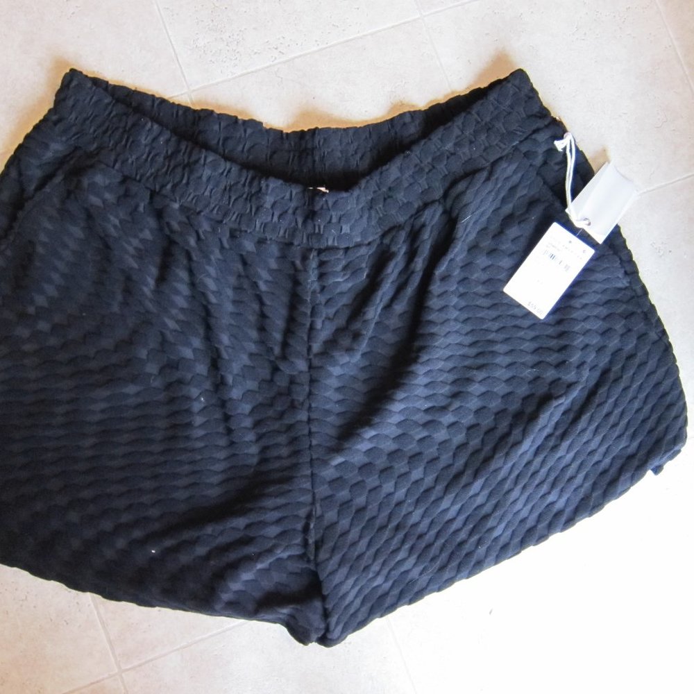 NEW good american TEXTURED BLACK SHORTS gorgeous SIZE 7 XXXXL
